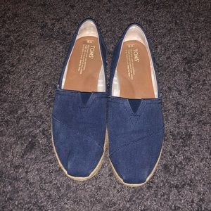 Toms